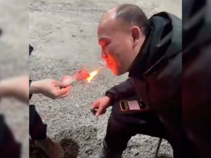 O‘zbek so‘mini yoqib, tamaki tutatgan xorijliklar ishi o‘rganilmoqda (video)