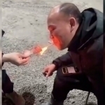 Ўзбек сўмини ёқиб, тамаки тутатган хорижликлар иши ўрганилмоқда (видео)