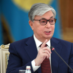 Toqayev hamkasblariga to‘siqlar va obro‘sizlanish haqida gapirdi