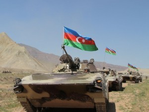 Яна уруш бўладими? Озарбайжон ва Арманистон чегарада қўшин тўпламоқда