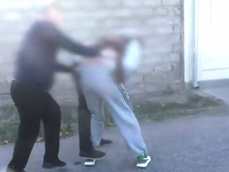 Chirchiqda fuqarodan pul talab qilgan soxta IIO xodimlari ushlandi (video)