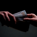 Кореяга юбориш учун $55 минг сўраган “шоввозлар” қўлга тушди