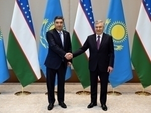 Shavkat Mirziyoyev receives Kazakh Prime Minister