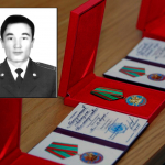 Prezident 14 yil avval kanalizatsiya qudug‘ida qolib vafot etgan leytenantni mukofotladi