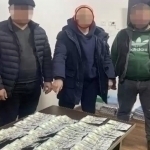 Инвестициялар, саноат ва савдо вазирлиги ходими 10 минг доллар олаётганда ушланди (видео)