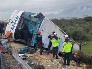 Turkiyada avtobus ag‘darilib ketishi oqibatida 8 kishi halok bo‘ldi
