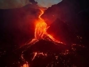 Etna yana “uyg‘ondi”: Sitsiliyada parvozlar to‘xtatildi (foto)