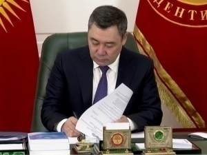Жапаров айрим тоифадаги ишчиларнинг иш ҳақини оширди