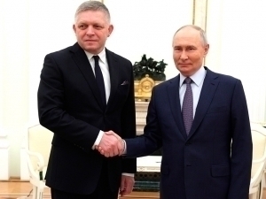 Фицо Путин ва Зеленский билан учрашмоқчи 