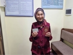 Самарқандда “СССРнинг сўнгги фуқароси”га ID-карта берилди