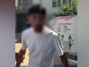 Йўл талашиб аёл ҳайдовчини ҳақоратлаган эркак қамалди (видео)