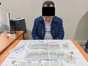 Давлат ерини 23 минг долларга пуллашга уринган ҳоким ёрдамчиси ушланди (видео)