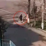 Тошкентда номаълум эркак мактаб ўқувчисининг қўлидан тортиб, судраб олиб кетмоқчи бўлди (видео)