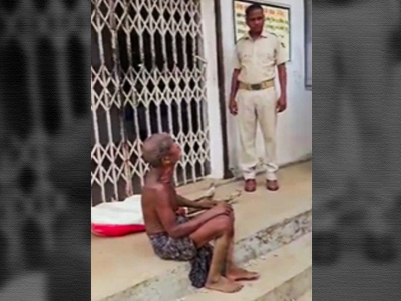 Erkak pul olish uchun bankka singlisining skeletini olib bordi (video)