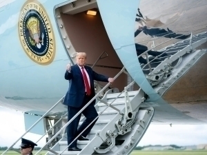 Эрон Трампни ўлдирмоқчи бўлганини қайси давлат разведкаси аниқлагани айтилди