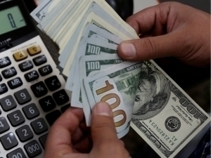 Доллар курси кетма-кет кўтарилишдан сўнг тушди