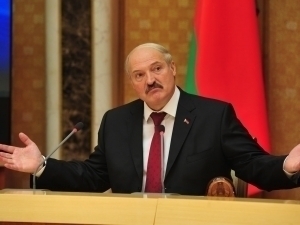 “Boraman, boraman, boraman”. Lukashenko yana saylovda qatnashmoqchiligini aytdi (video)