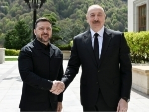 Зеленский уруш бошланганидан бери илк бор Озарбайжонга борди