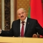 “Бораман, бораман, бораман”. Лукашенко яна сайловда қатнашмоқчилигини айтди (видео)