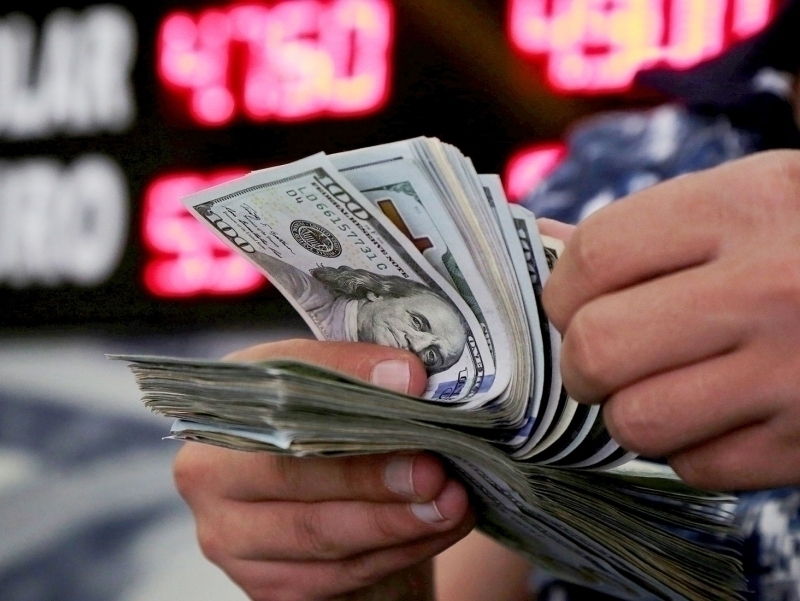 Долларнинг расмий курси кескин тушиб кетди