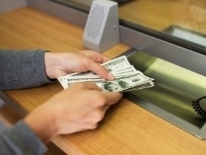Dollar kursi yana kötarildi