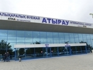 Қозоғистон аэропортида ҳазил туфайли одамлар эвакуация қилинди (видео)