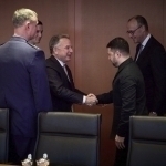 Зеленский АҚШ вакилларига ишонмаслигини айтди