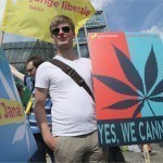 Germaniyada yuzlab odamlar nashani qonuniylashtirish uchun namoyishga chiqdi