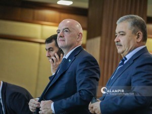 Infantino tashrifiga arzigan o‘yinda kameralar yana kimlarni “nishon”ga oldi? (fotoreportaj)