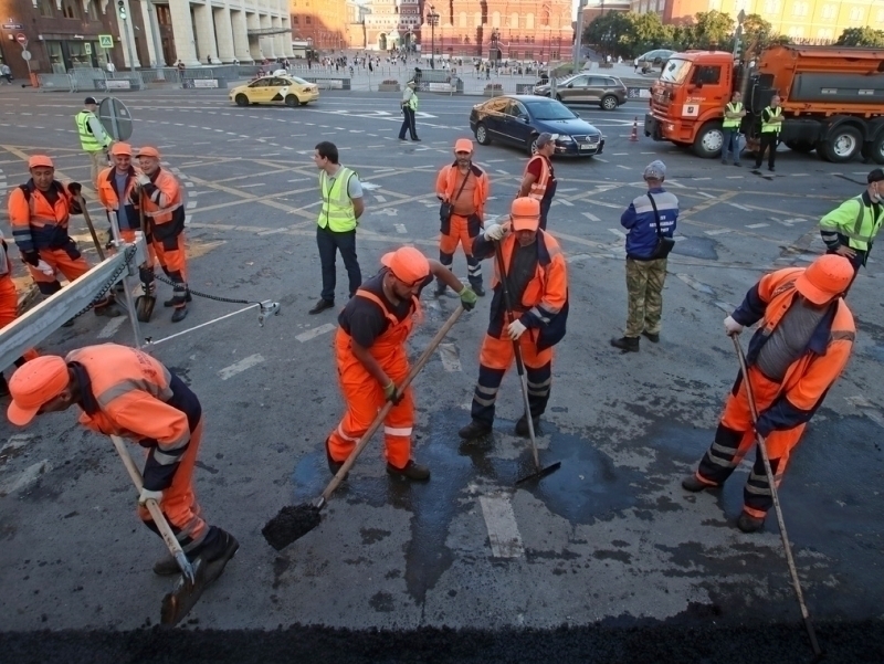 Россия мигрантларга уйига пул юборишда ҳам тақиқ қўймоқчи