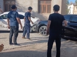 Urganchda BYD haydovchisi 3 ta avtomobilni qasddan shikastladi