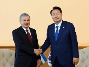 Mirziyoyev meets with the President of South Korea and invites him to Uzbekistan