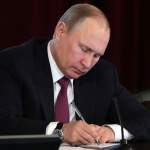 Putin Ozarbayjon urib tushirgan Mi-24 qurbonlarini mukofotladi