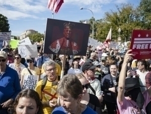 Trampga qarshi mitinglar boshlandi