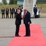 Putin va Tramp Alyaskada. Biroq yakkama-yakka uchrashuv bo‘lmaydi