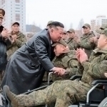 Kim Chen In Rossiyadan qaytgan askarlarini tantana bilan kutib oldi