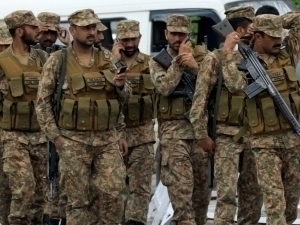 Покистонда террорчилар ҳарбий штабга ҳужум қилди