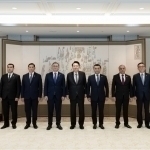 Uzbekistan's foreign minister meets South Korean president 