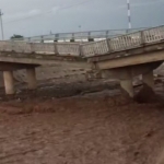 Sel tufayli Surxondaryoni Tojikiston bilan bog‘lovchi ko‘prik o‘pirilib tushdi (video)