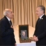 Poet of Azerbaijan presented a book about him to Mirziyoyev