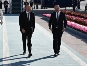 Илҳом Алиев Тошкентга келди