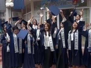 Teary eyes and trembling hands: How was the “Last Bell” in schools? (photo report)