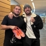 “Man Siti” futbolchisi Habibga butsalarini sovg‘a qildi