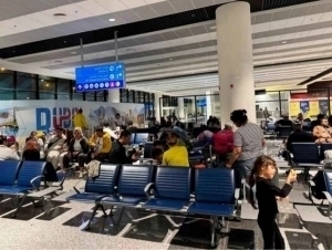 Yaqin Sharq osmoni yopildi. Aeroportlarda o‘n minglab sayyohlar qolib ketdi