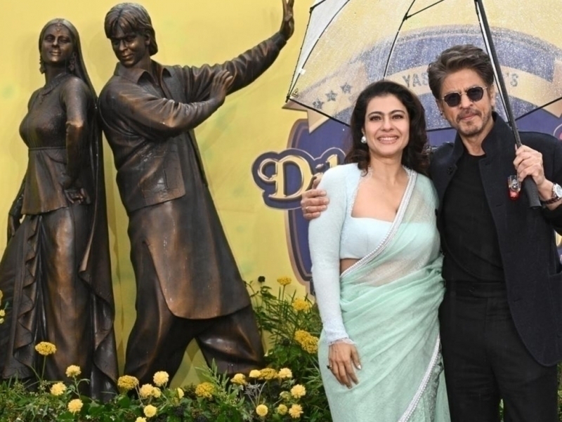 Londonda “O‘g‘irlanmagan kelin” filmi qahramonlariga haykal qo‘yildi (video)