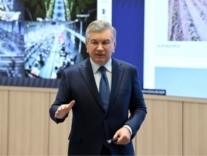 Президент Бухоро вилояти ҳокимлигининг янги биноси билан танишди