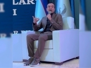 Nazarbekov yoshlar bilan uchrashuvga Hermes’ning $1200 lik poyabzalida bordi (video)