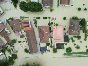 Италияда сув тошқини оқибатида тўққиз киши ҳалок бўлди (фото)