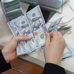 Dollar kursi yana tushdi