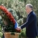 Mirziyoyev laid a wreath at the statue of the First President